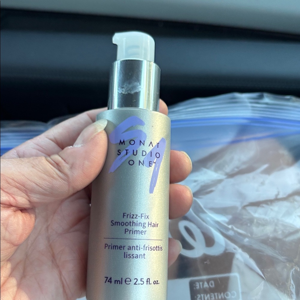 MONAT Studio One Frizz-Fix Smoothing Hair Primer